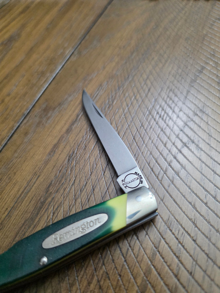 Remington USA - 9506 Moose with Green Sawcut Delrin Handles Unused