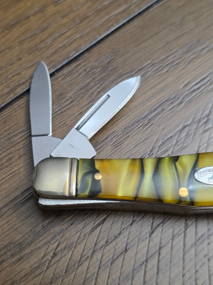 Troublesome Creek - Seahorse Whittler Style - Cat's Eye Synthetic Handles - Unused