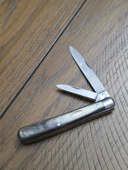 United Cuterly 2 Blade Gentleman Jack Buffalo Horn Handles