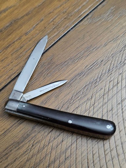 United Cuterly 2 Blade Gentleman Jack Buffalo Horn Handles