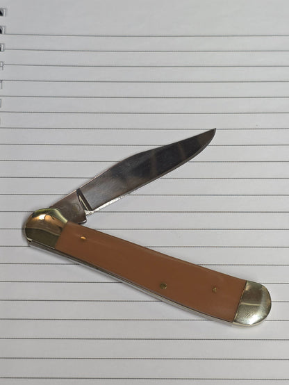 US Classic Copperhead - Milk Brown Synthetic with International Harvester Shield